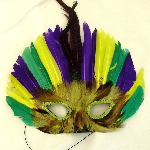 MARDI GRAS MASK with feathers & sequins - one size fits all - Picture 1 of 1